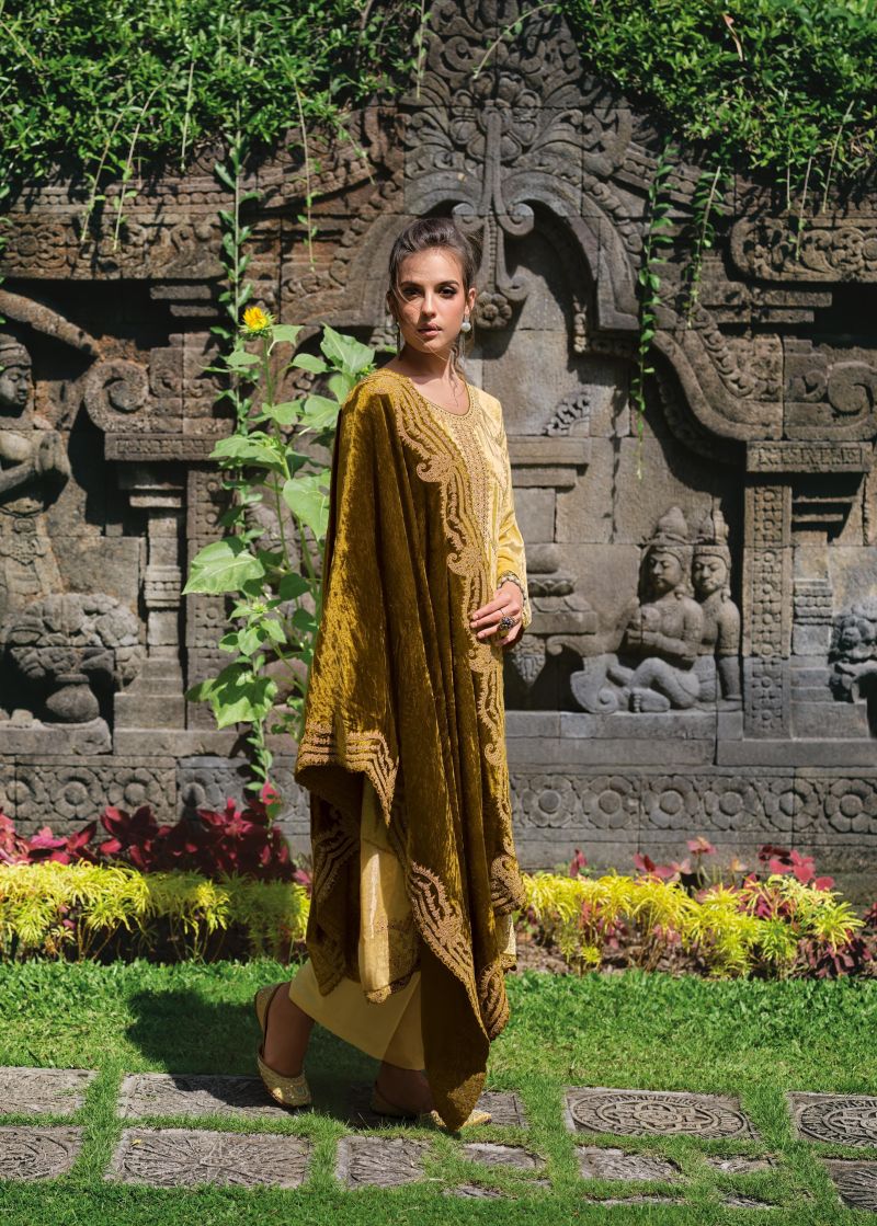 Gull Jee Gul Nasreen Viscose Velvet With Embroidery Salwar Kameez