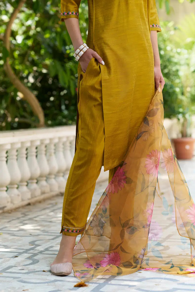 Vp 9564 Cotton Silk Embroidery Kurti Set Collection