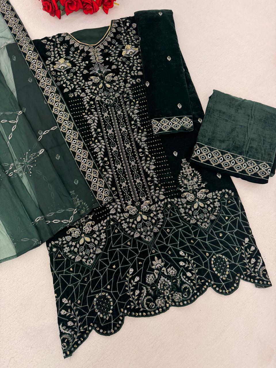 Mah E Rooh 4230 A To D Velvet Embroidered Salwar Kameez Collection